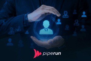 Executivo segurando ícone digital de cliente em destaque cercado por uma rede de contatos, representando a gestão de key account.